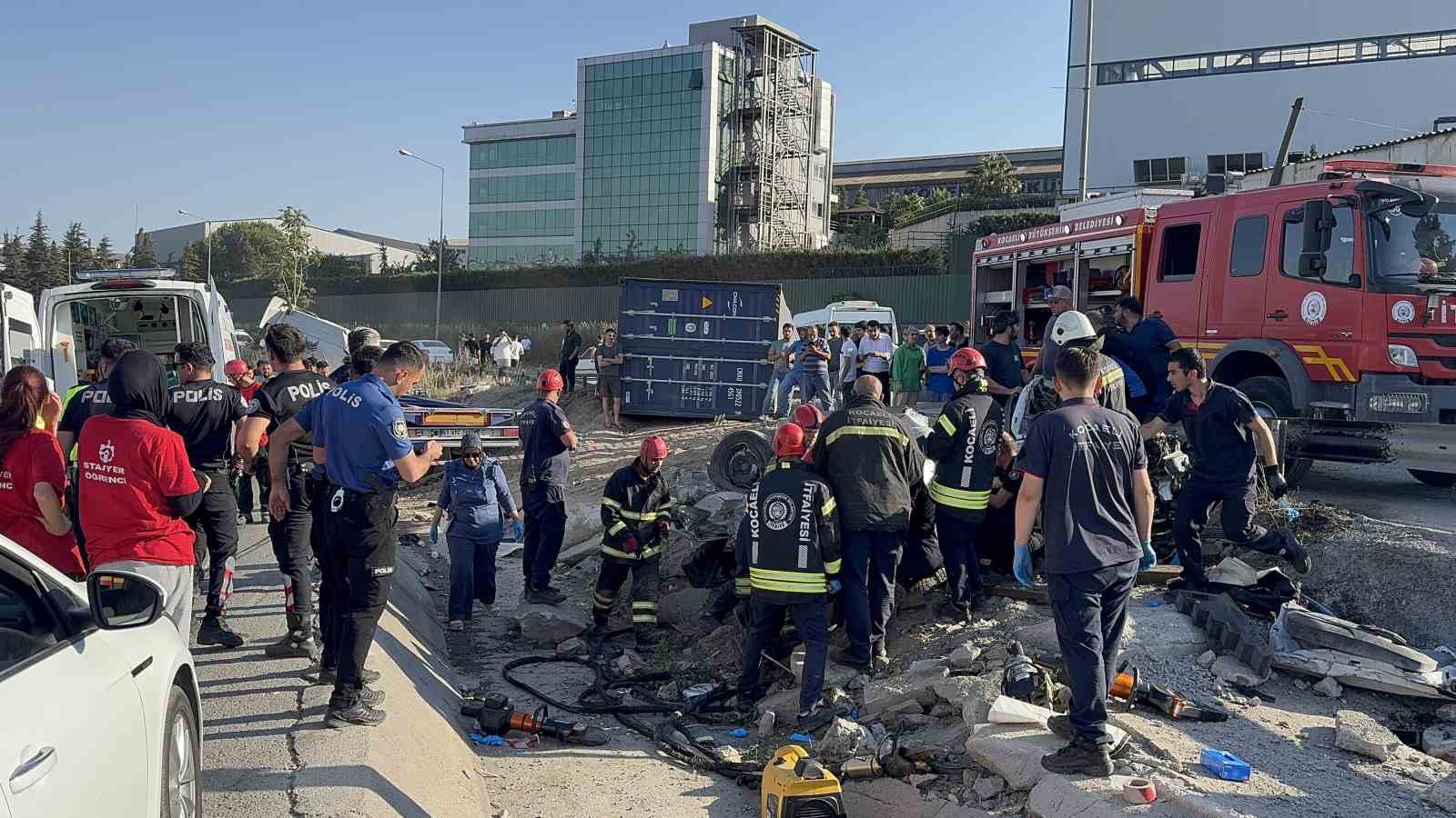 Kocaeli’deki feci kazada hayatını kaybedenlerin kimlikleri belli oldu 