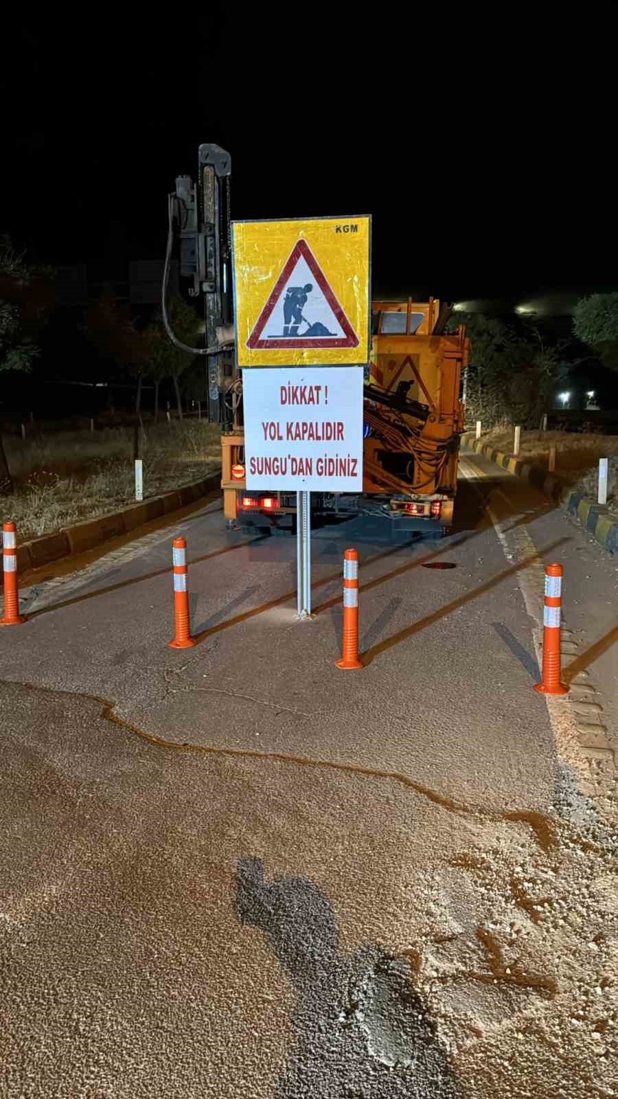Muş-Havalimanı yolu, yol çalışması nedeniyle trafiğe kapatıldı 