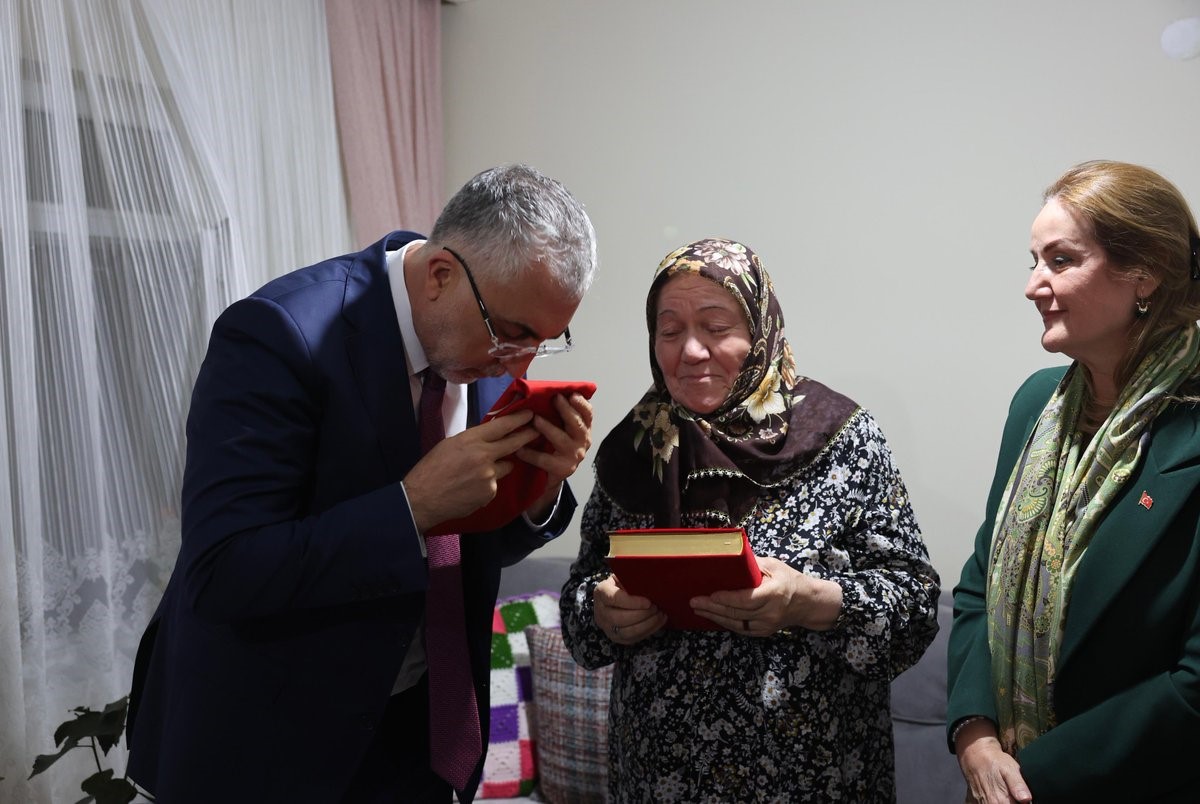Çalışma ve Sosyal Güvenlik Bakanı Işıkhan, 15 Temmuz şehidi Yakup Kozan’ın ailesini ziyaret etti 