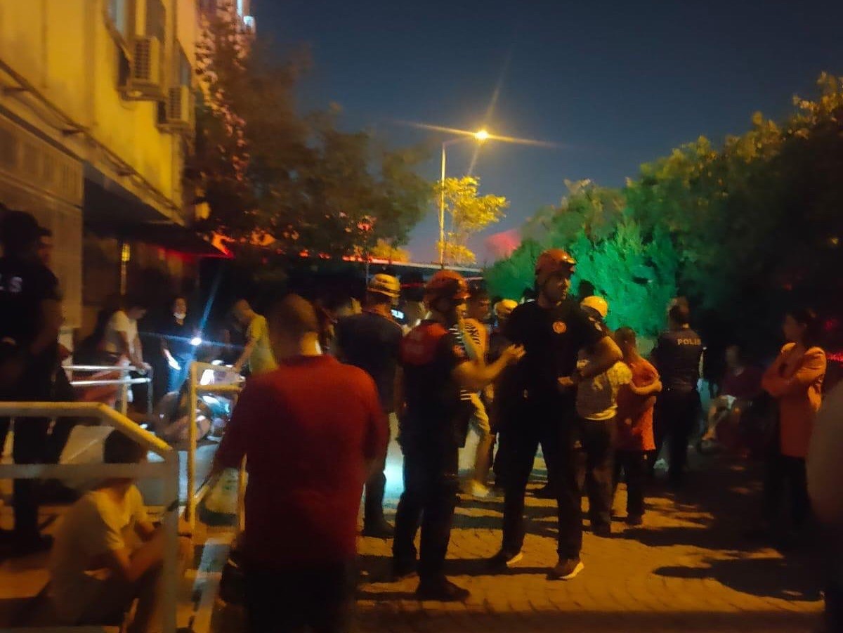 İzmir’de engelli bakımevinde yangın: Engelli vatandaşlar tahliye edildi 