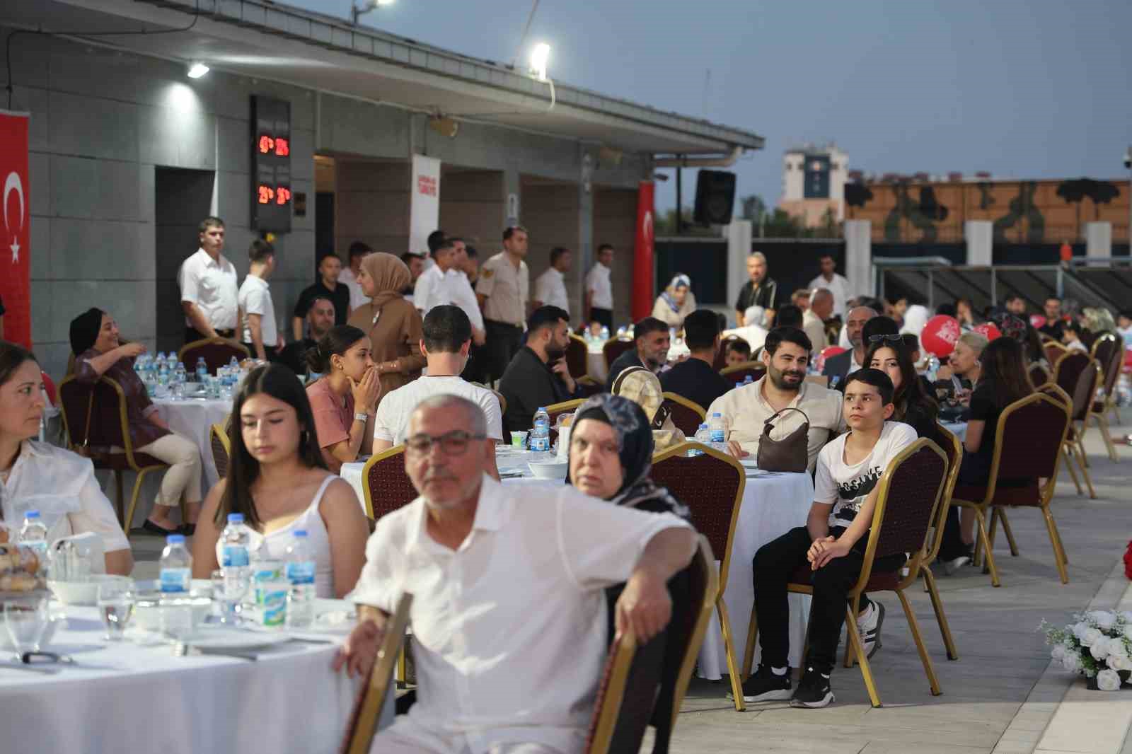 Diyarbakır Valisi Zorluoğlu, şehit yakınları ve gazilerle bir araya geldi 