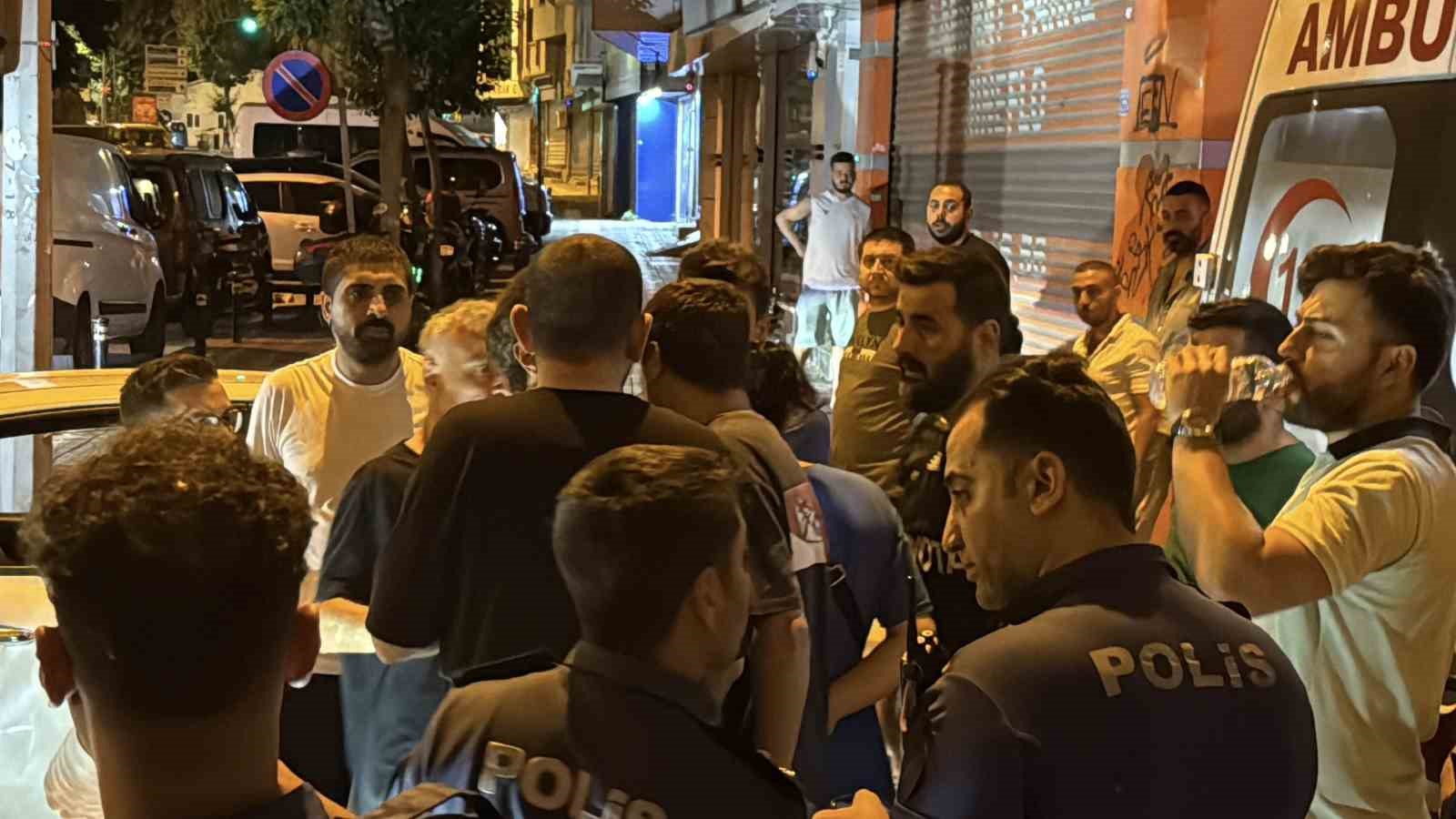 Zeytinburnu’nda intihar teşebbüsünde bulunan şahıs 5 saatin sonunda ikna edildi 
