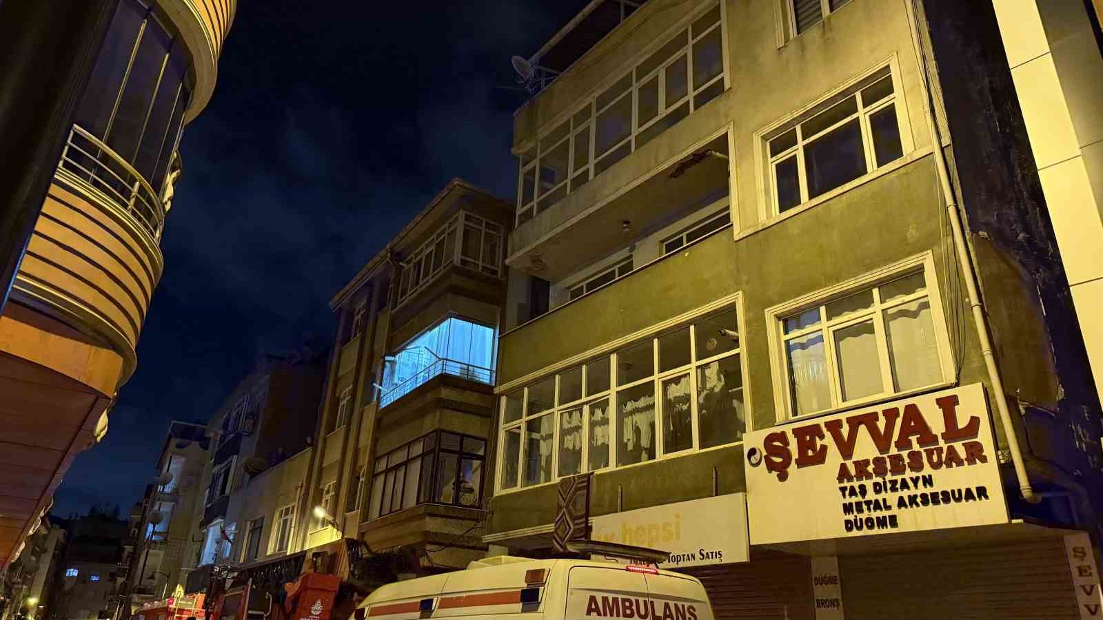 Zeytinburnu’nda intihar teşebbüsünde bulunan şahıs 5 saatin sonunda ikna edildi 