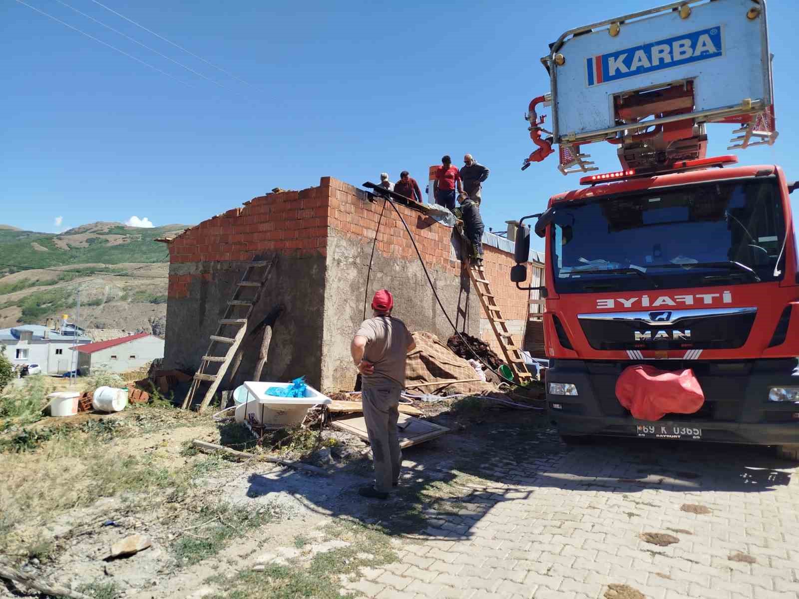 Çiğdemlik köyündeki tandır evinde çıkan yangın söndürüldü 
