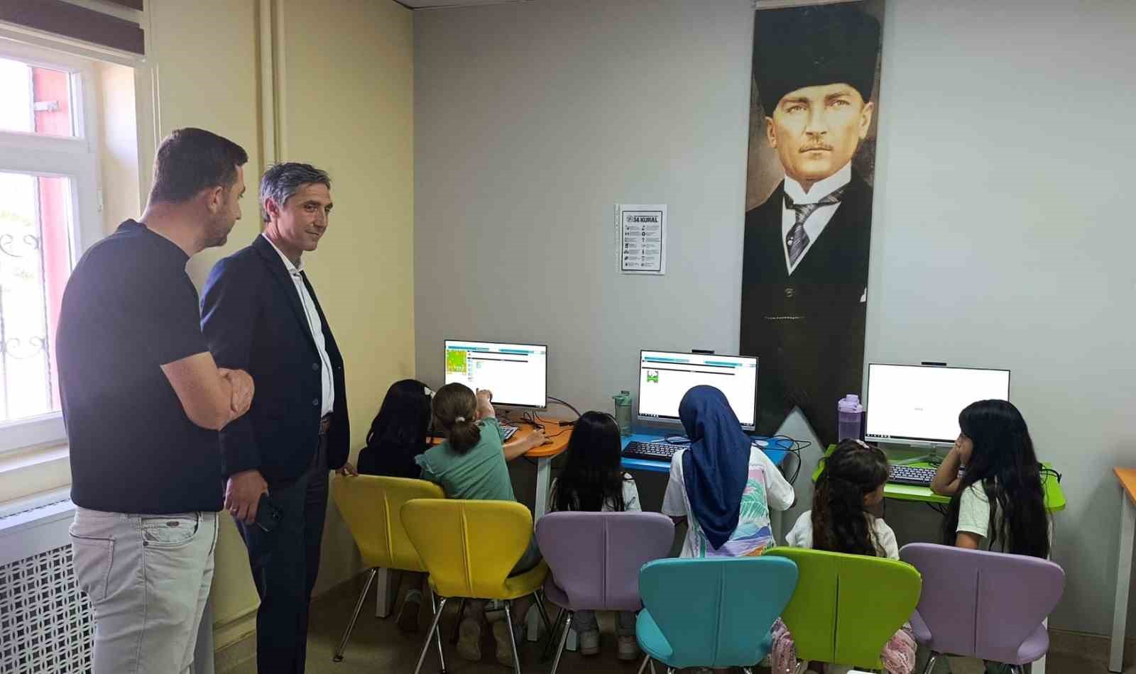 Bayburt’ta öğrenciler robotik ve futbol kurslarıyla hem eğleniyor hem öğreniyor 