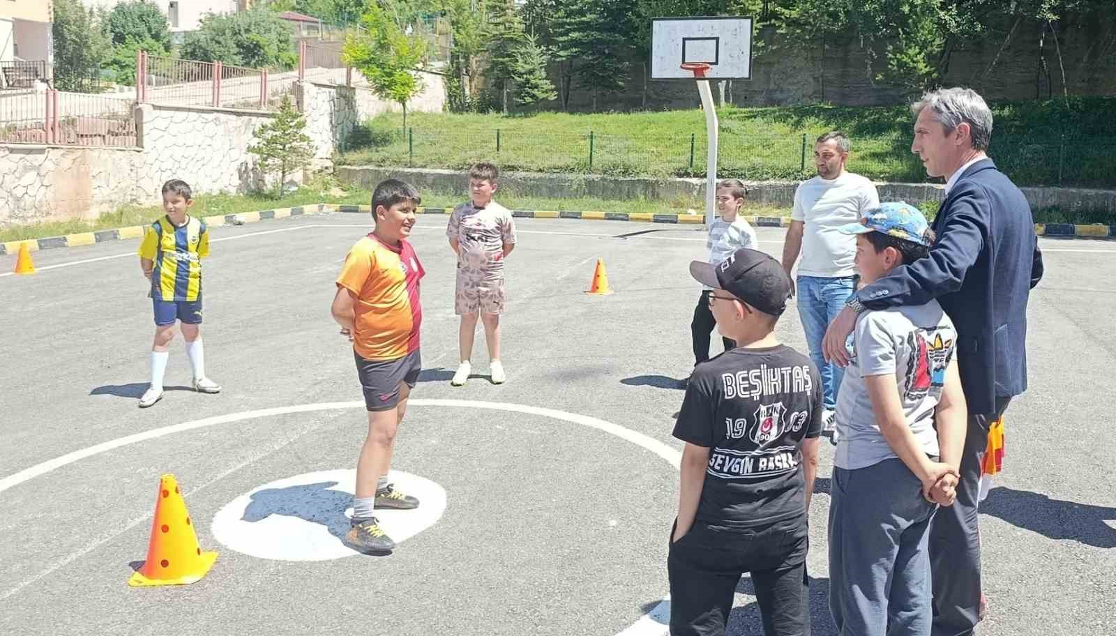 Bayburt’ta öğrenciler robotik ve futbol kurslarıyla hem eğleniyor hem öğreniyor 