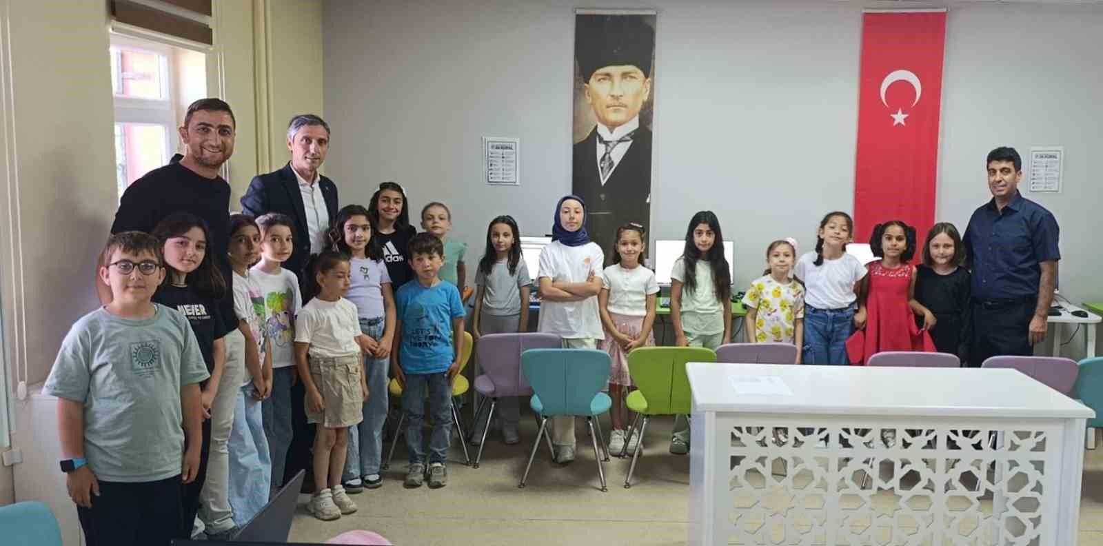 Bayburt’ta öğrenciler robotik ve futbol kurslarıyla hem eğleniyor hem öğreniyor 