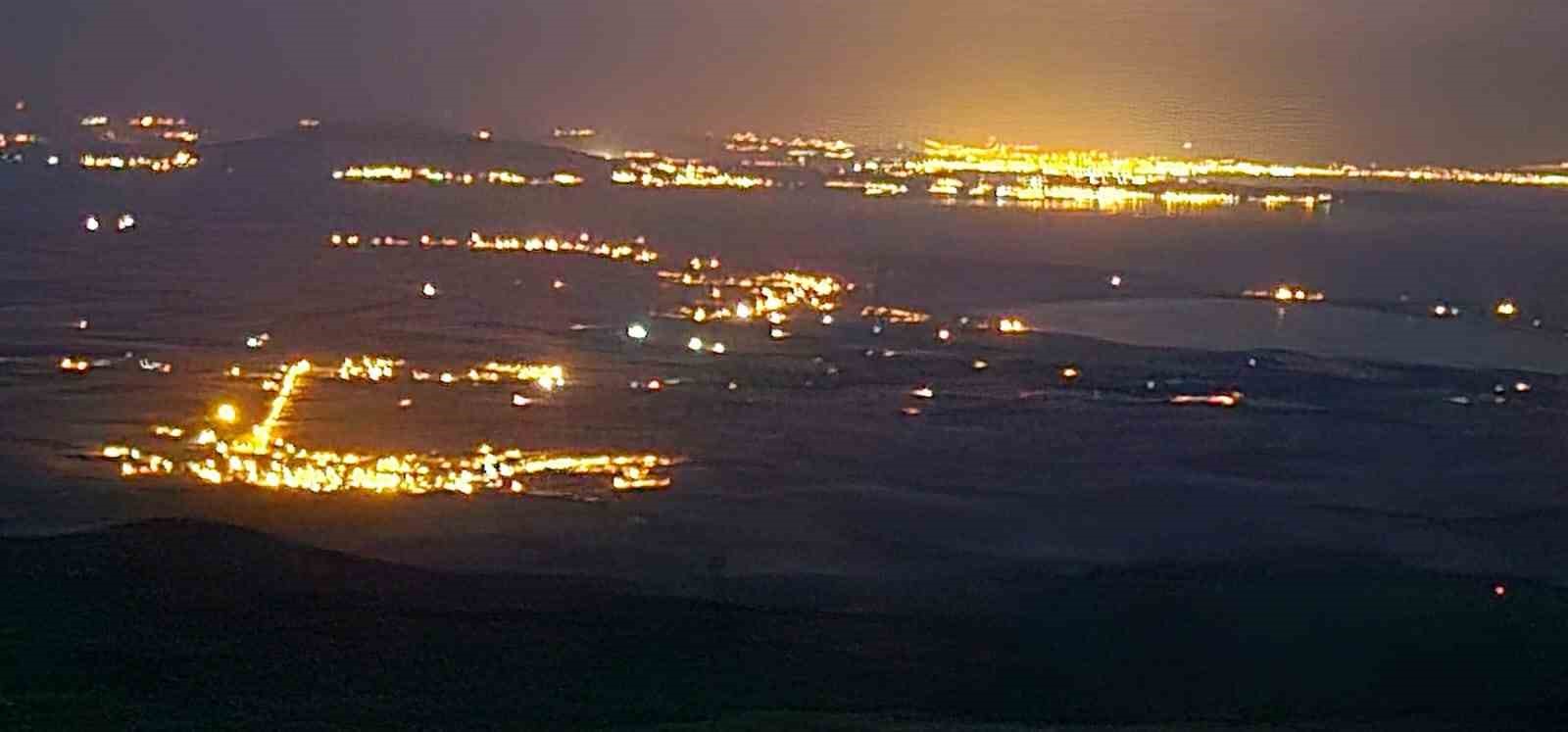 Van Gölü’ne yansıyan dolunay Süphan Dağı’nda hayranlıkla izlendi 