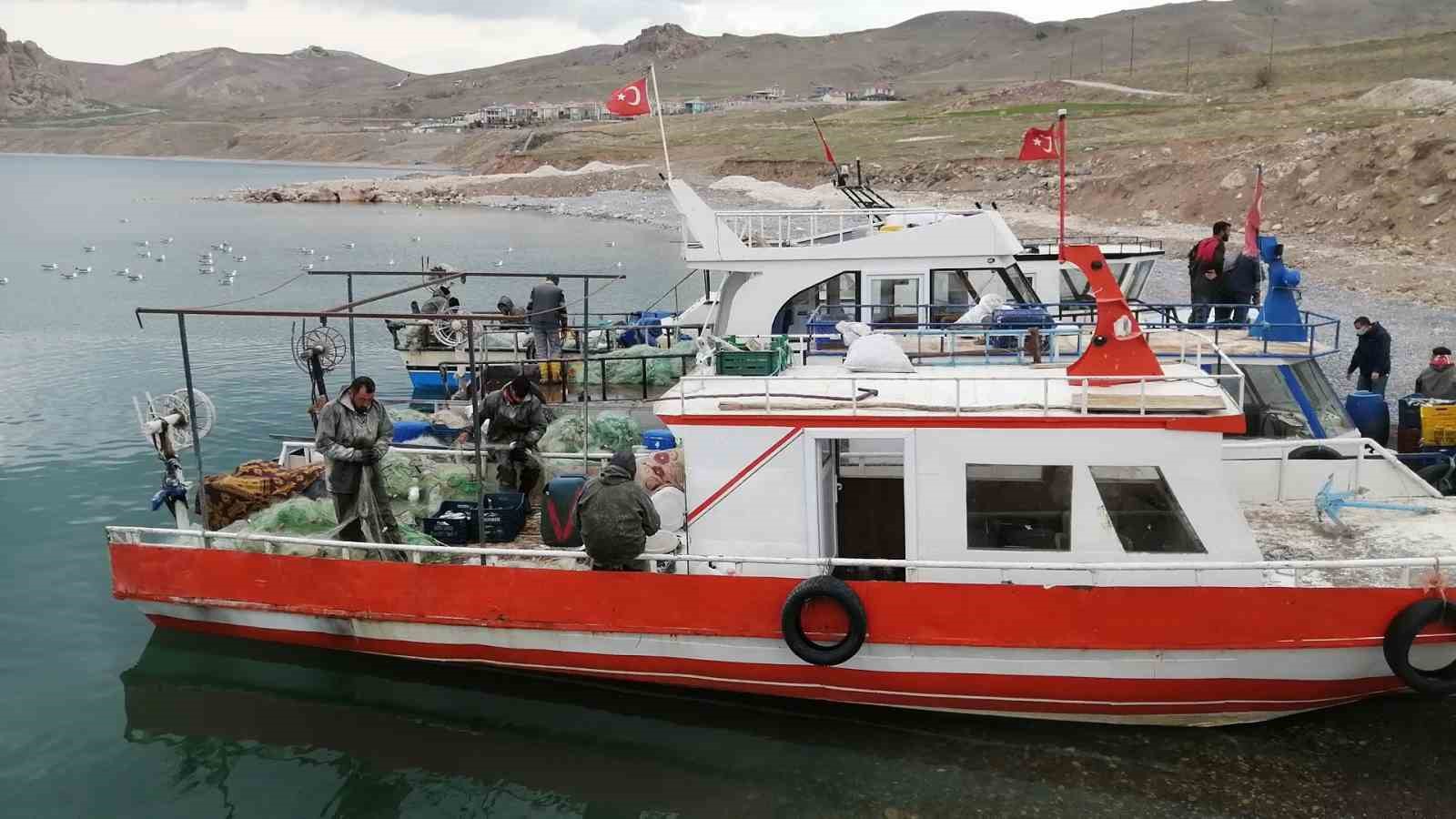Vanlı balıkçılar yarın ’Vira Bismillah’ diyecek 