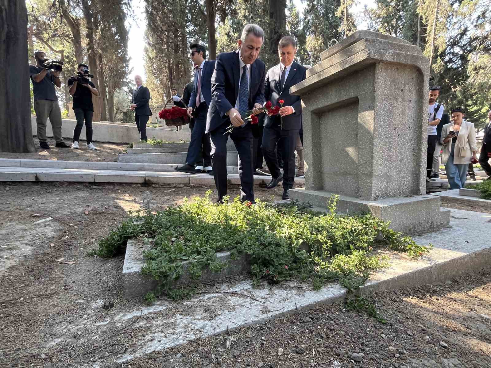 İzmir’de 15 Temmuz şehitleri dualarla anıldı 