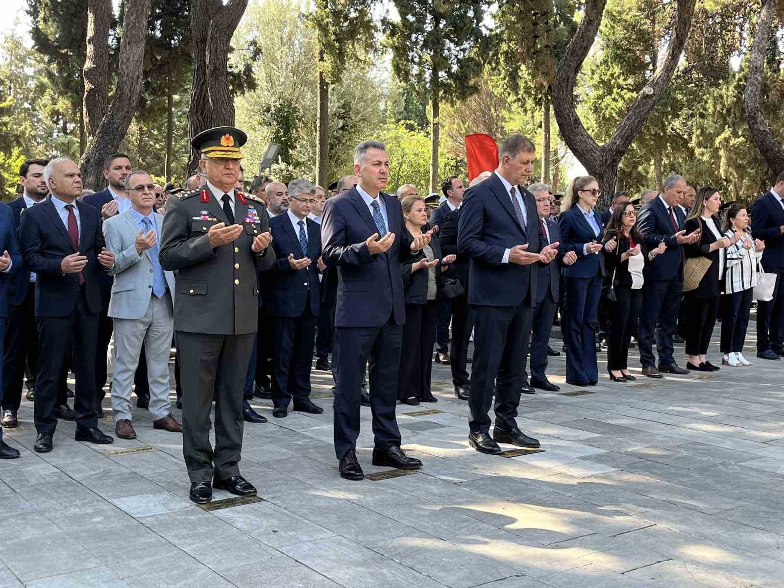 İzmir’de 15 Temmuz şehitleri dualarla anıldı 