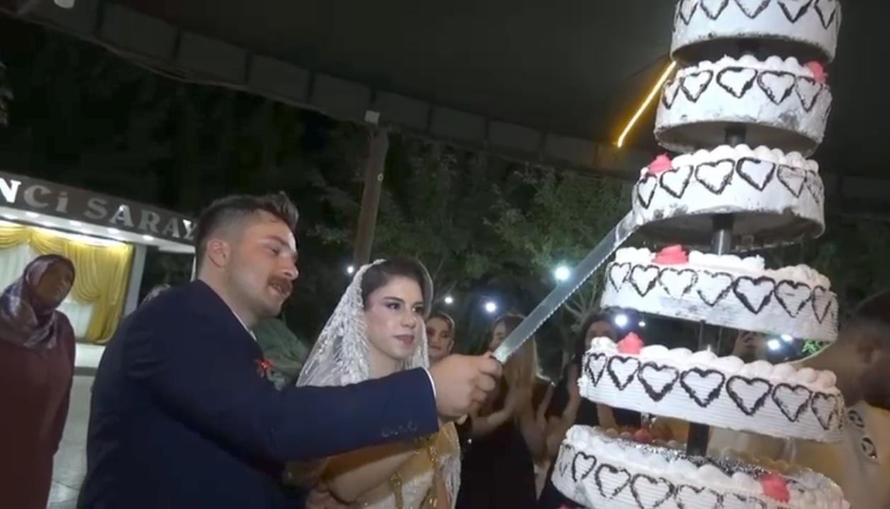Düğün pastası 60 davetliyi hastanelik etti 