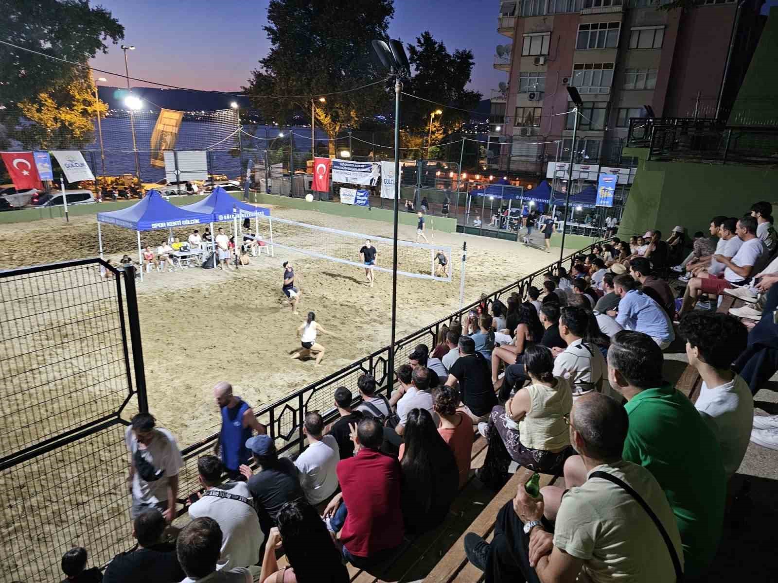Kıyasıya geçen plaj voleybolu turnuvası sona erdi 