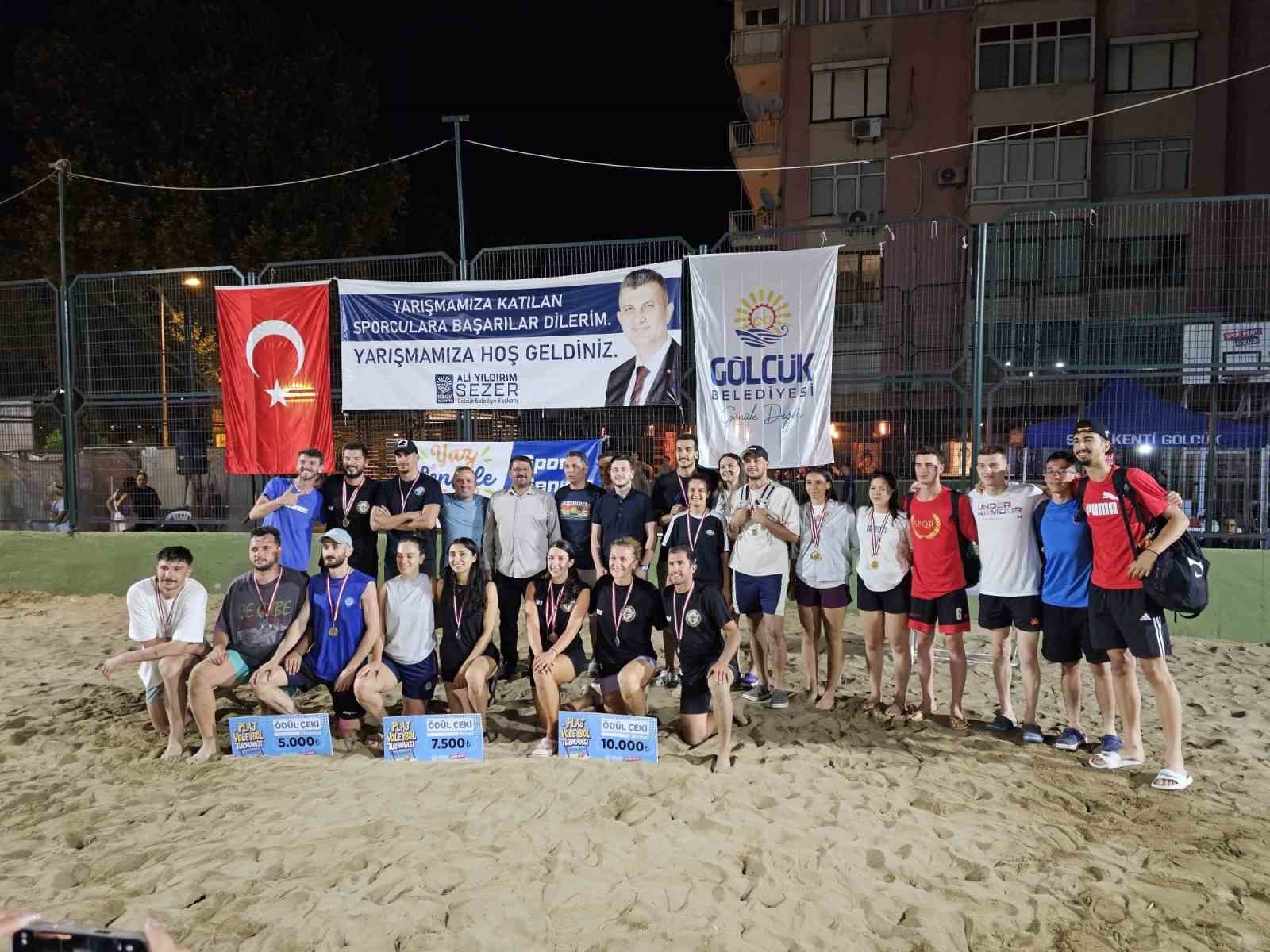 Kıyasıya geçen plaj voleybolu turnuvası sona erdi 