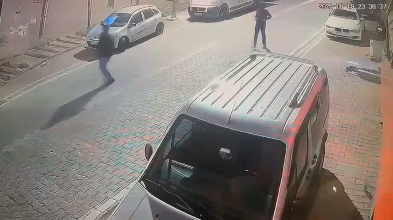 Esenyurt’ta silahla bir kişiye ve iş yerine ateş eden 6 şüpheli tutuklandı 