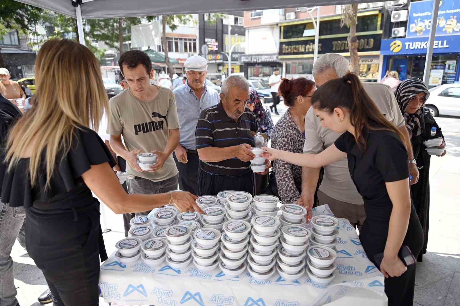 Mersin’de 20 bin kişiye aşure ikram edildi 