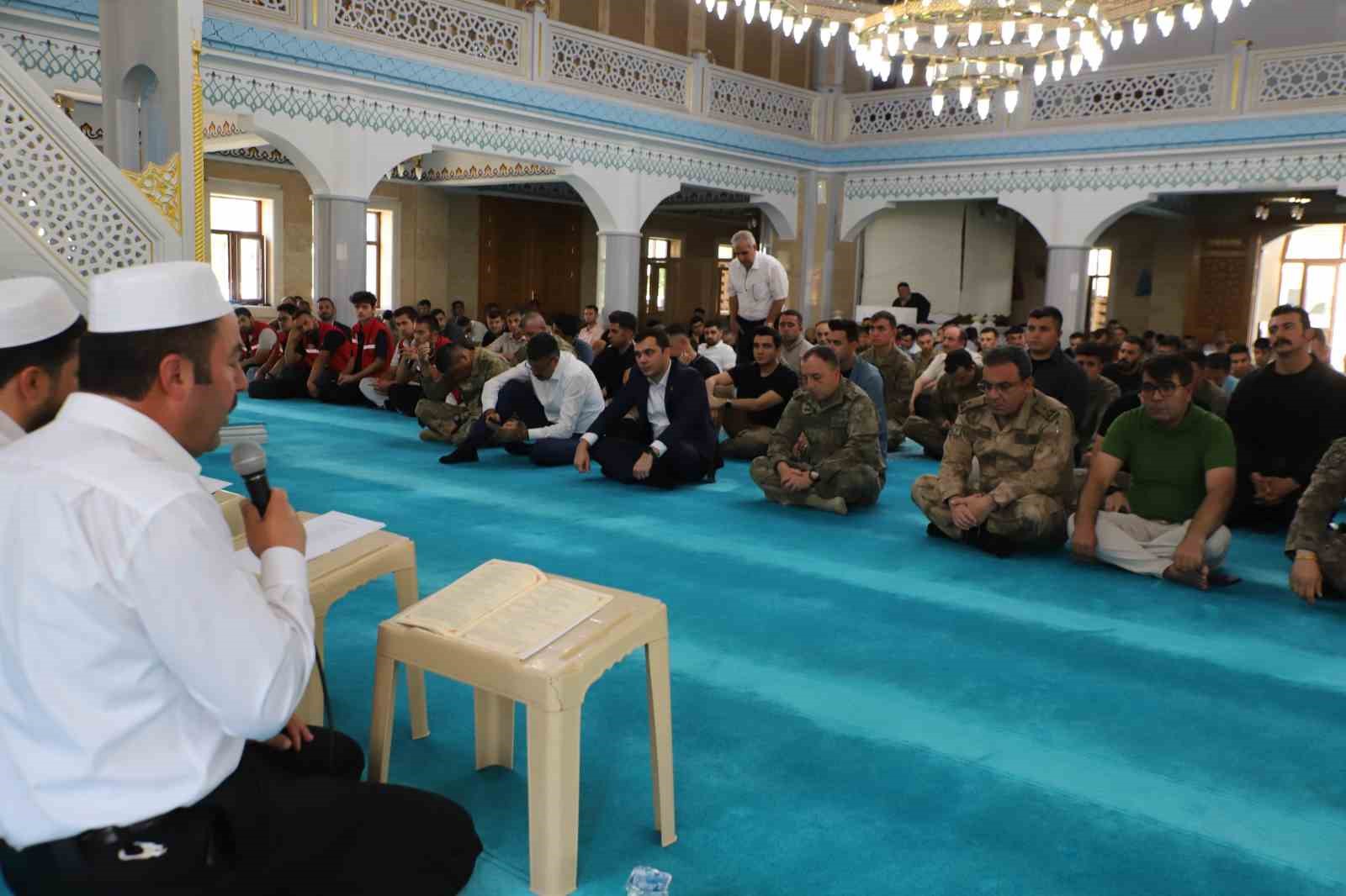 Hakkari’de 15 Temmuz şehitleri dualarla anıldı 