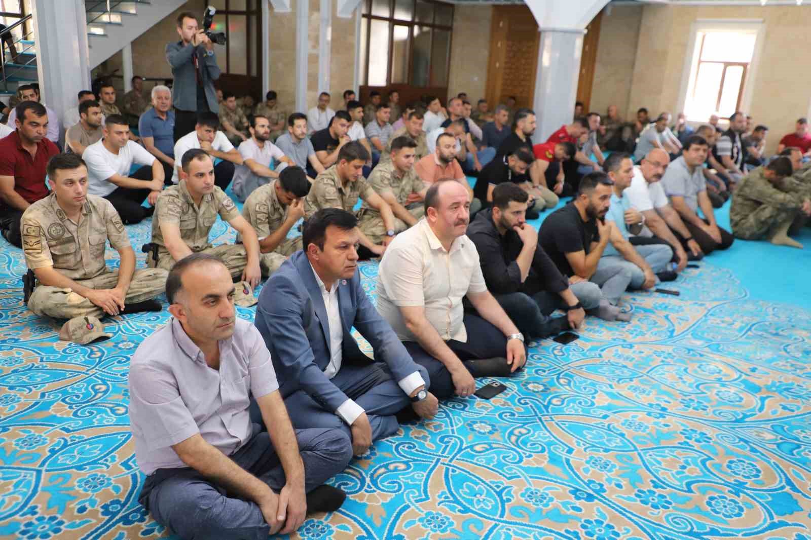 Hakkari’de 15 Temmuz şehitleri dualarla anıldı 