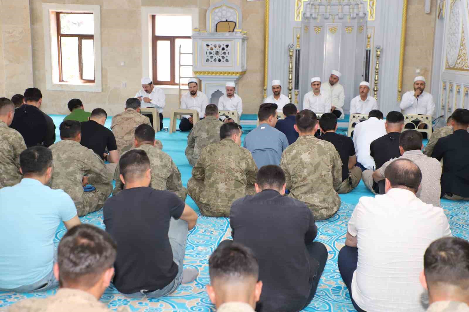 Hakkari’de 15 Temmuz şehitleri dualarla anıldı 