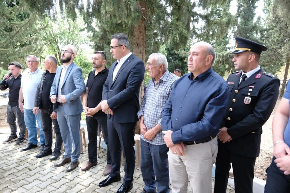 Sarıgöl Kaymakamı’ndan şehit kabrine anlamlı ziyaret 