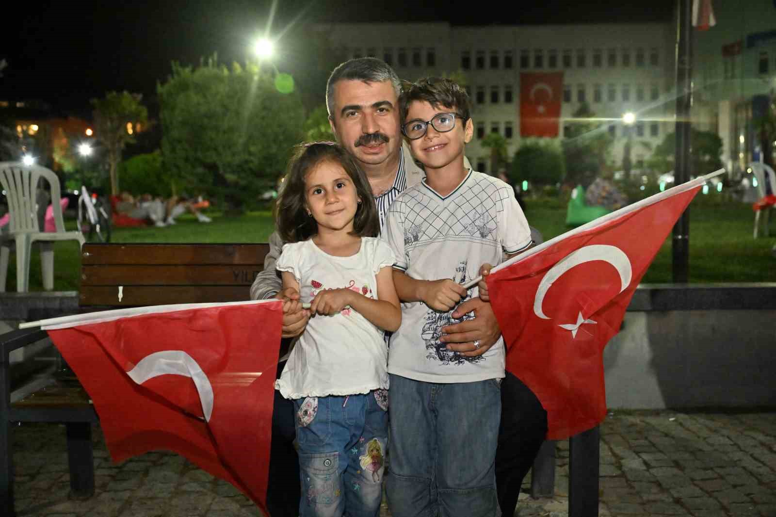 Yıldırım al bayraklarla donatıldı 