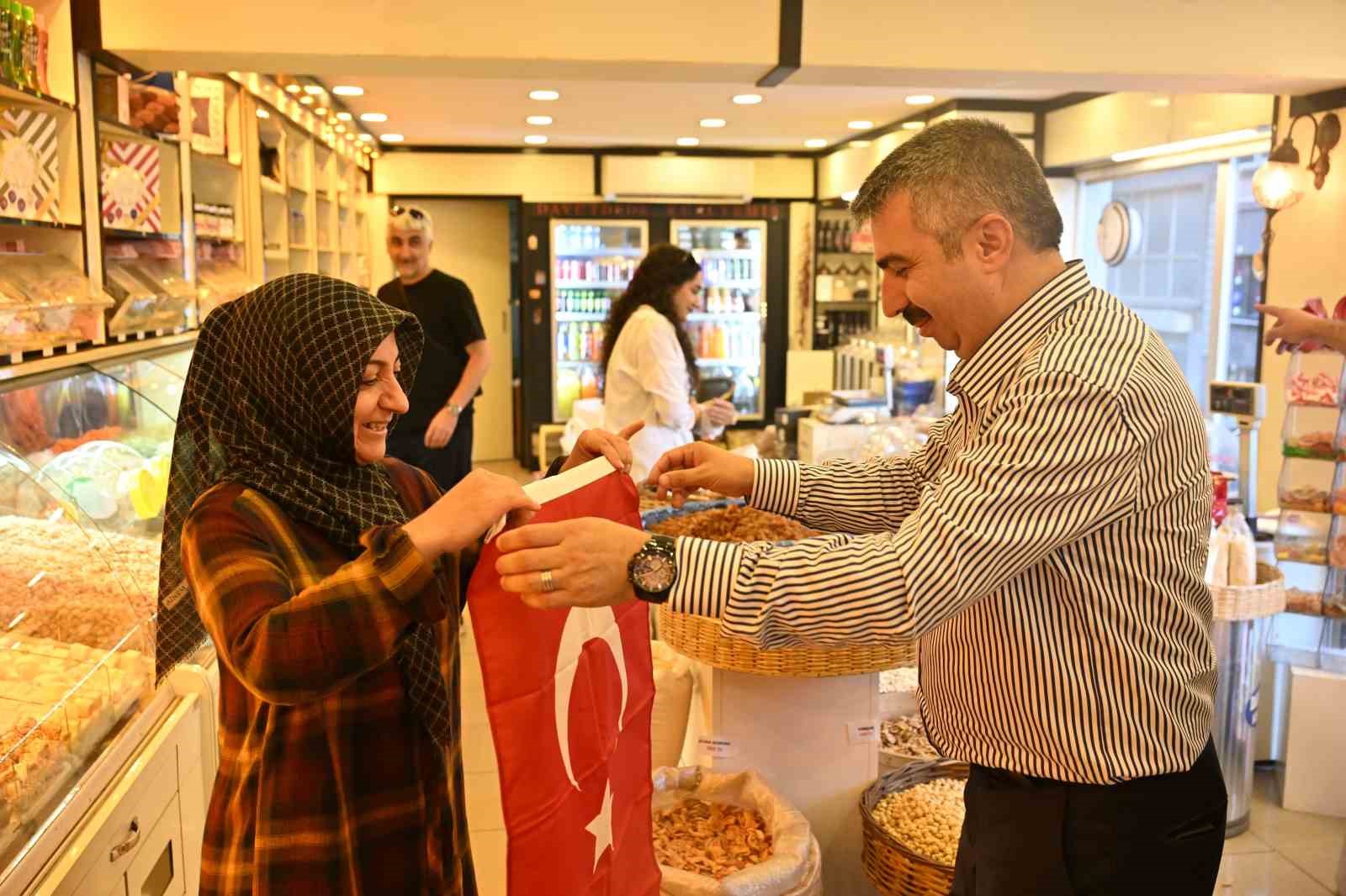 Yıldırım al bayraklarla donatıldı 