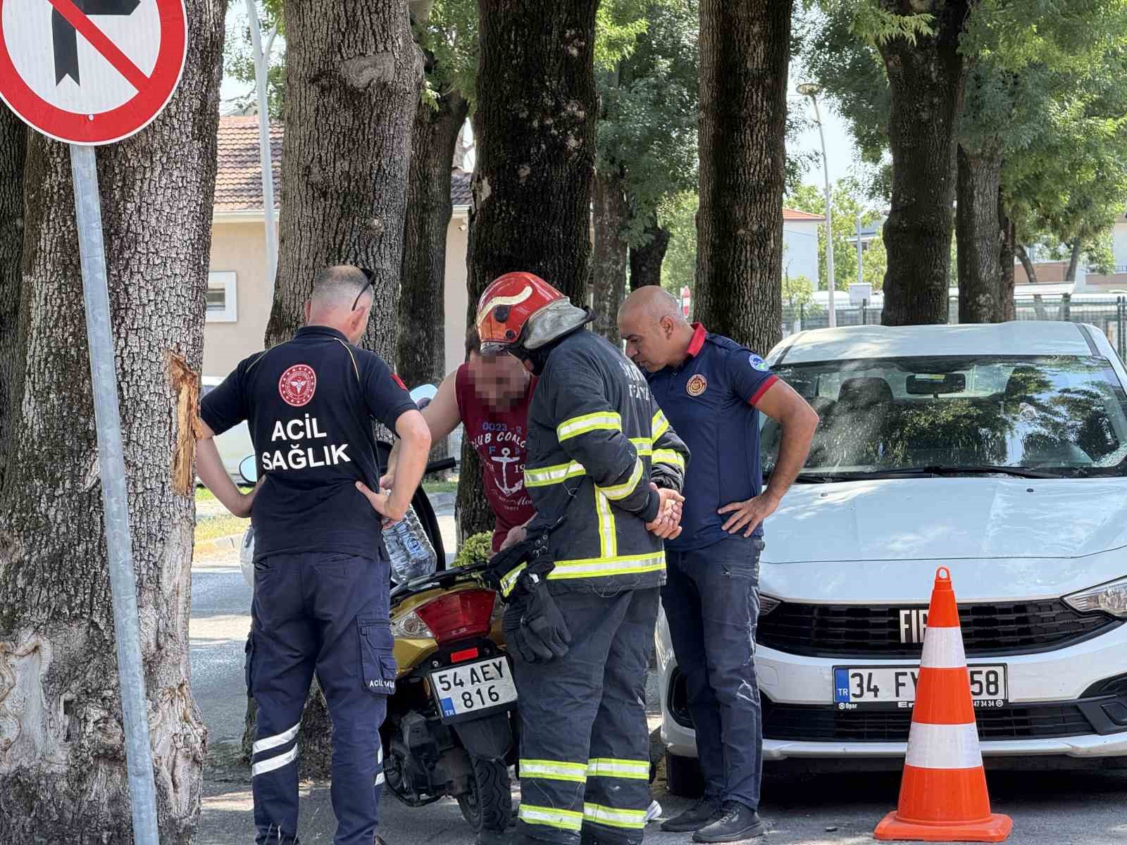 Kendini yakmakla tehdit etti, ekipleri görünce benzini motosiklete doldurdu 