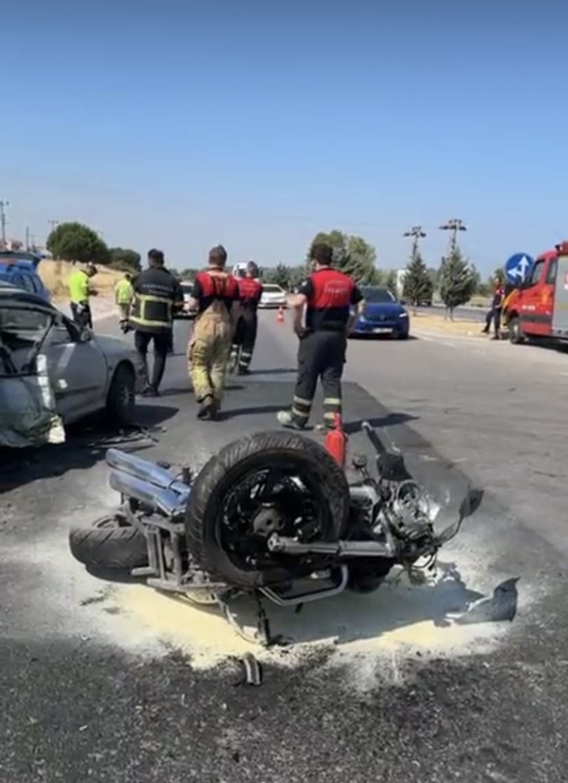 Çanakkale’de otomobil ile motosiklet çarpıştı: 6 yaralı 