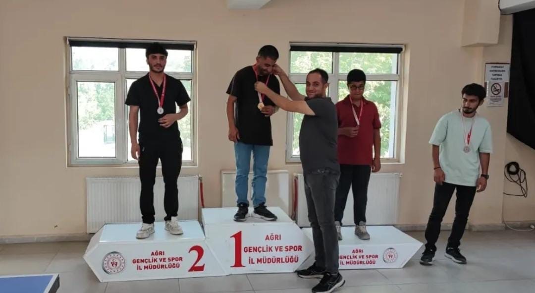 Hamur’da masa tenisi turnuvası yapıldı 
