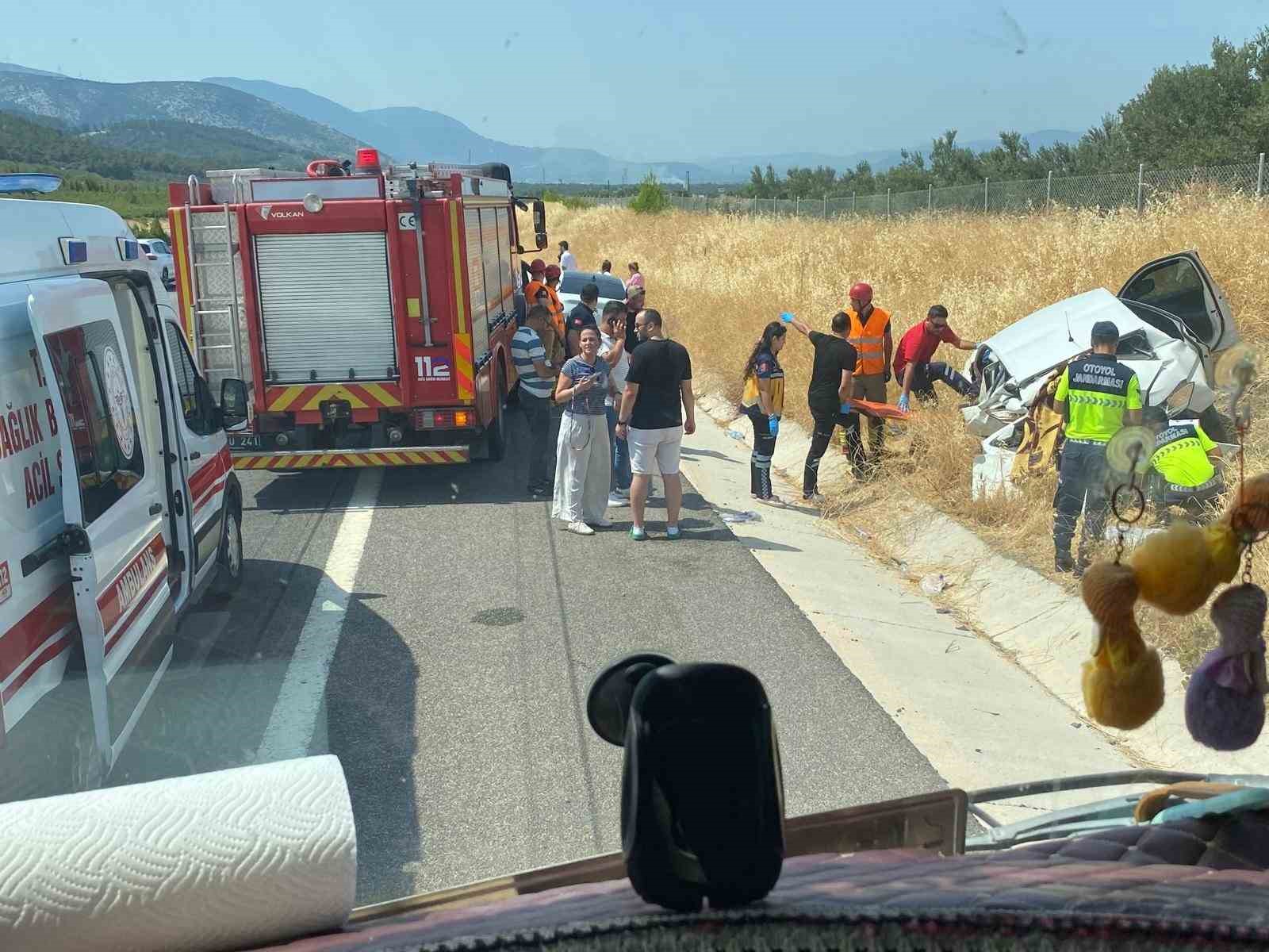 Kırkağaç’ta feci kaza: 1’i ağır 4 yaralı 
