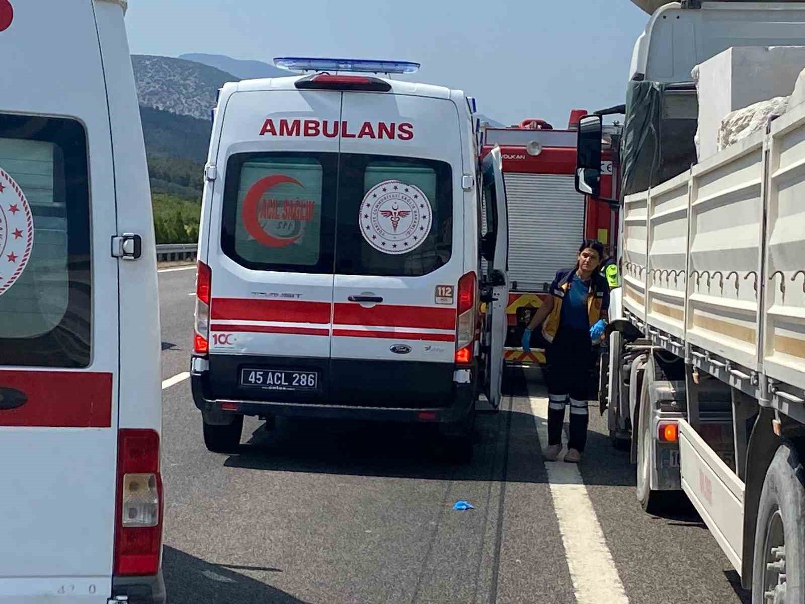 Kırkağaç’ta feci kaza: 1’i ağır 4 yaralı 