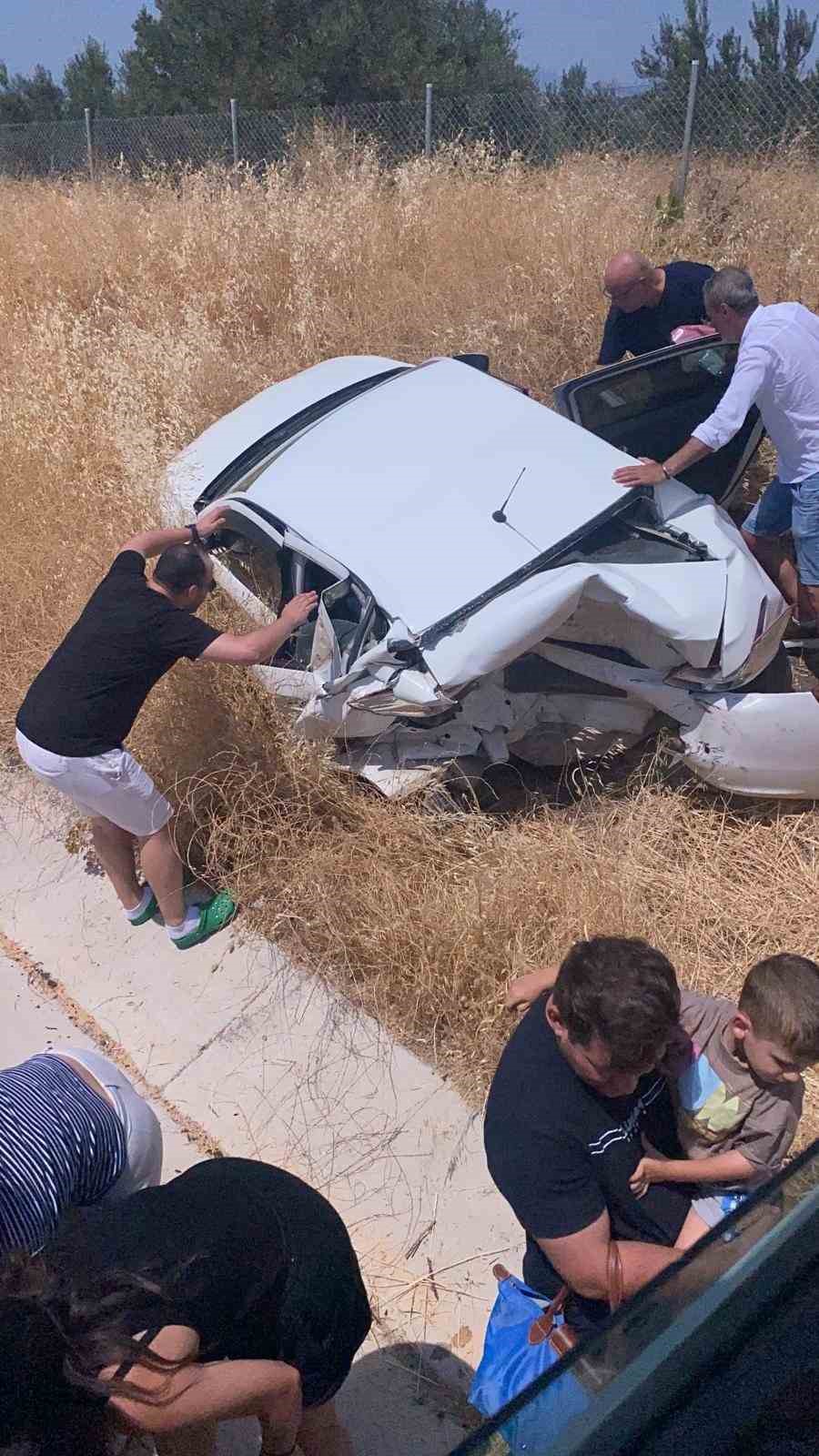 Kırkağaç’ta feci kaza: 1’i ağır 4 yaralı 