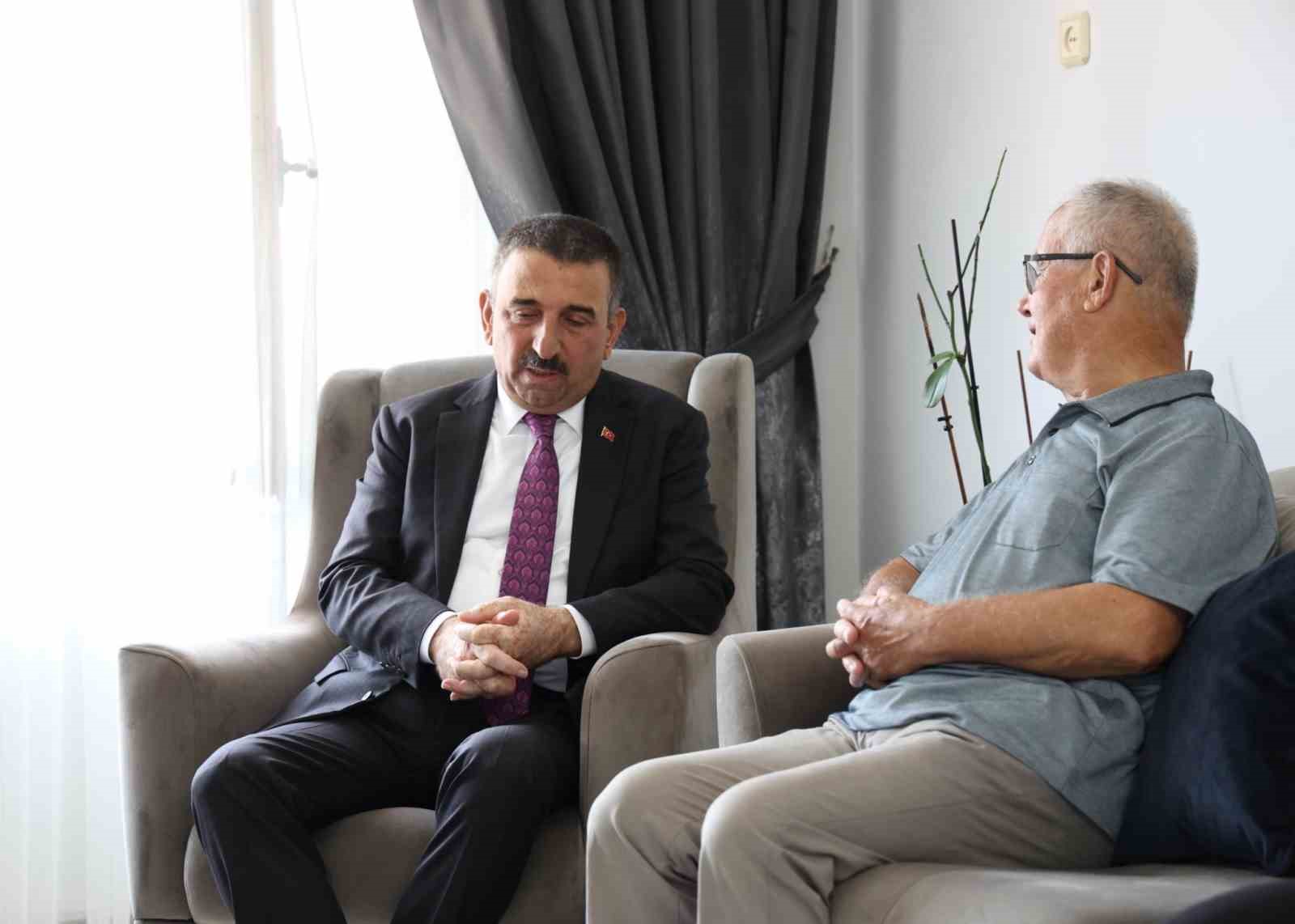 Vali Hacıbektaşoğlu’ndan şehit ailesine ziyaret 
