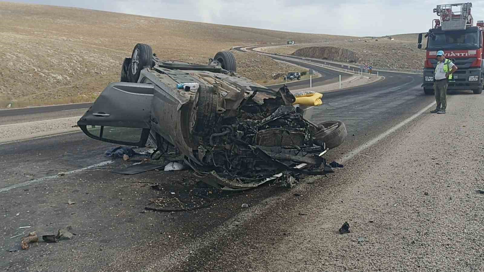 Otomobil devrildi, 5 kişi yaralandı 