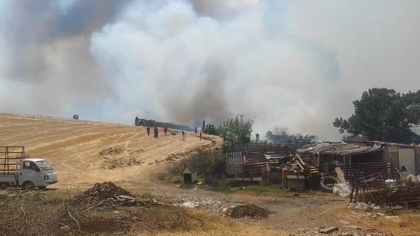 Tekirdağ’daki orman yangını tarım arazilerine sıçradı: 2 mahalle tahliye edildi 