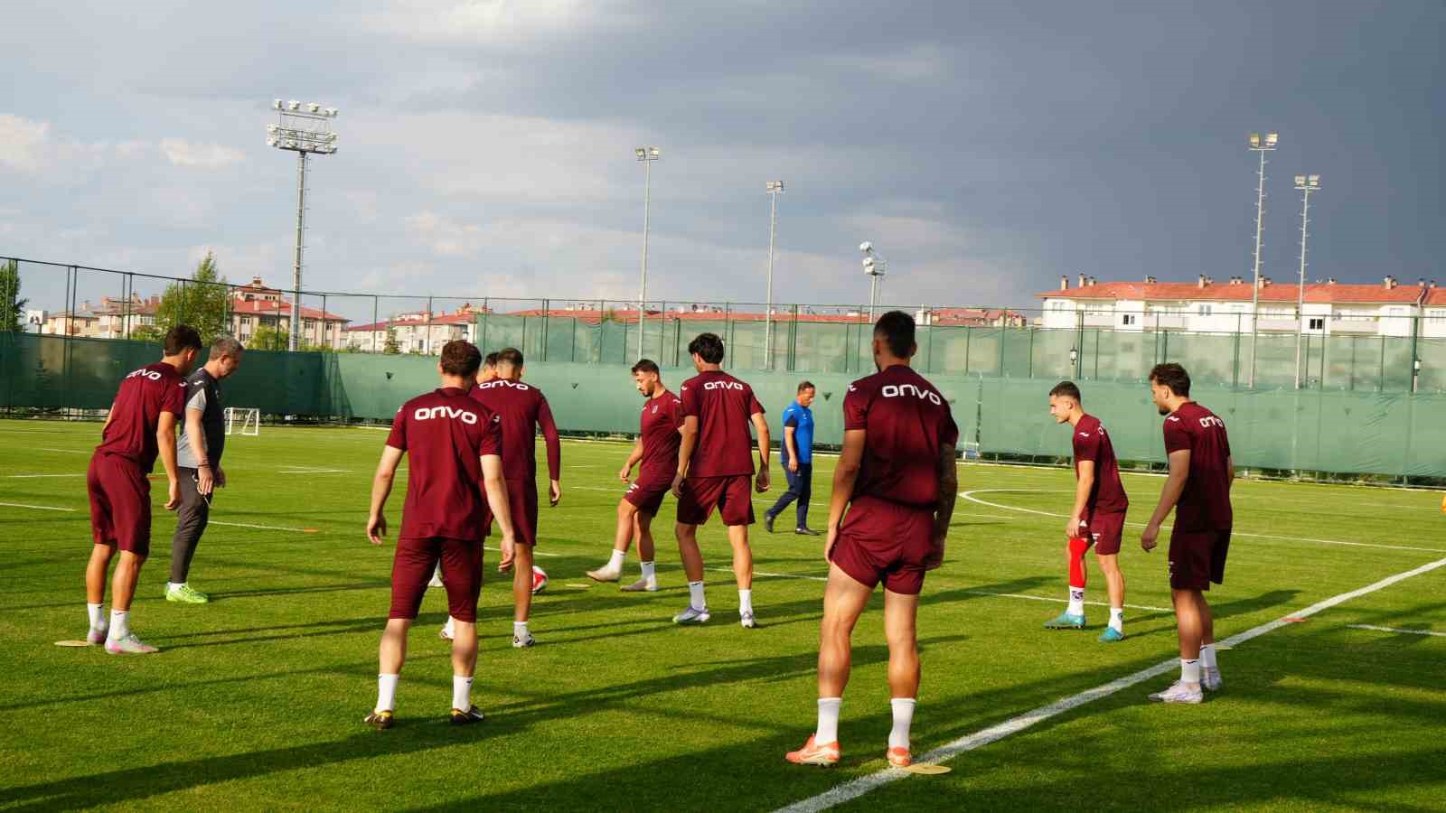 Trabzonspor’un Erzurum kampı başladı 