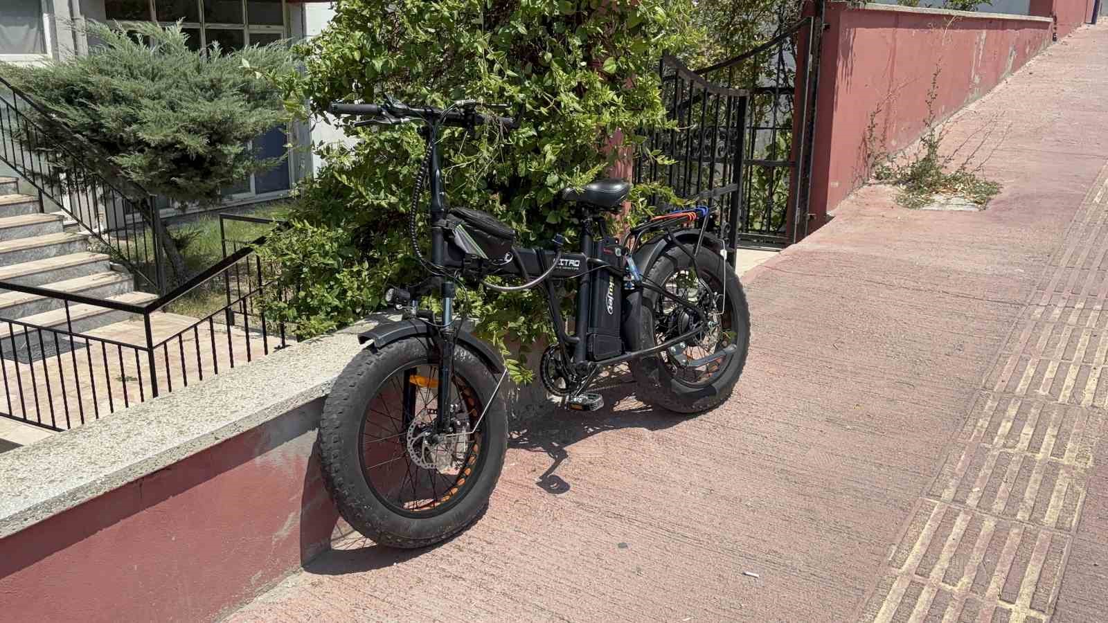 Edirne’de elektrikli bisiklet kazası: Baba, düşen oğlunun peşinden atladı 