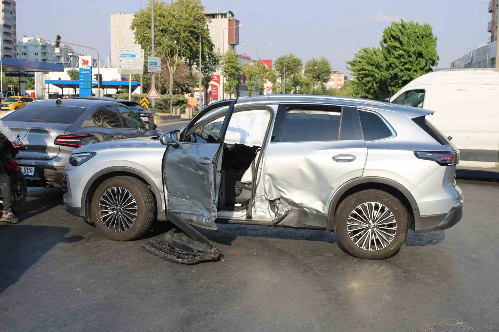Kırmızı ışık ihlali kaza getirdi: 1 yaralı 