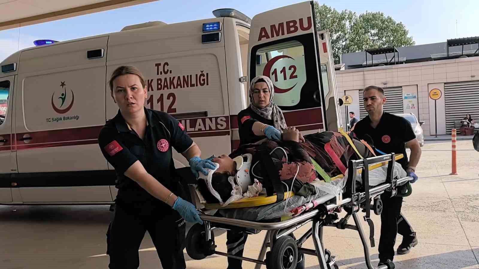 Seyir halindeki kamyonetten düşerek ağır yaralandı 