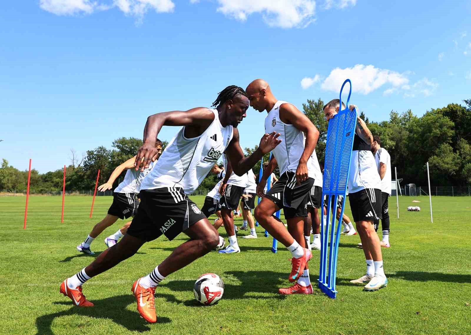 Beşiktaş, günü iki antrenmanla tamamladı 