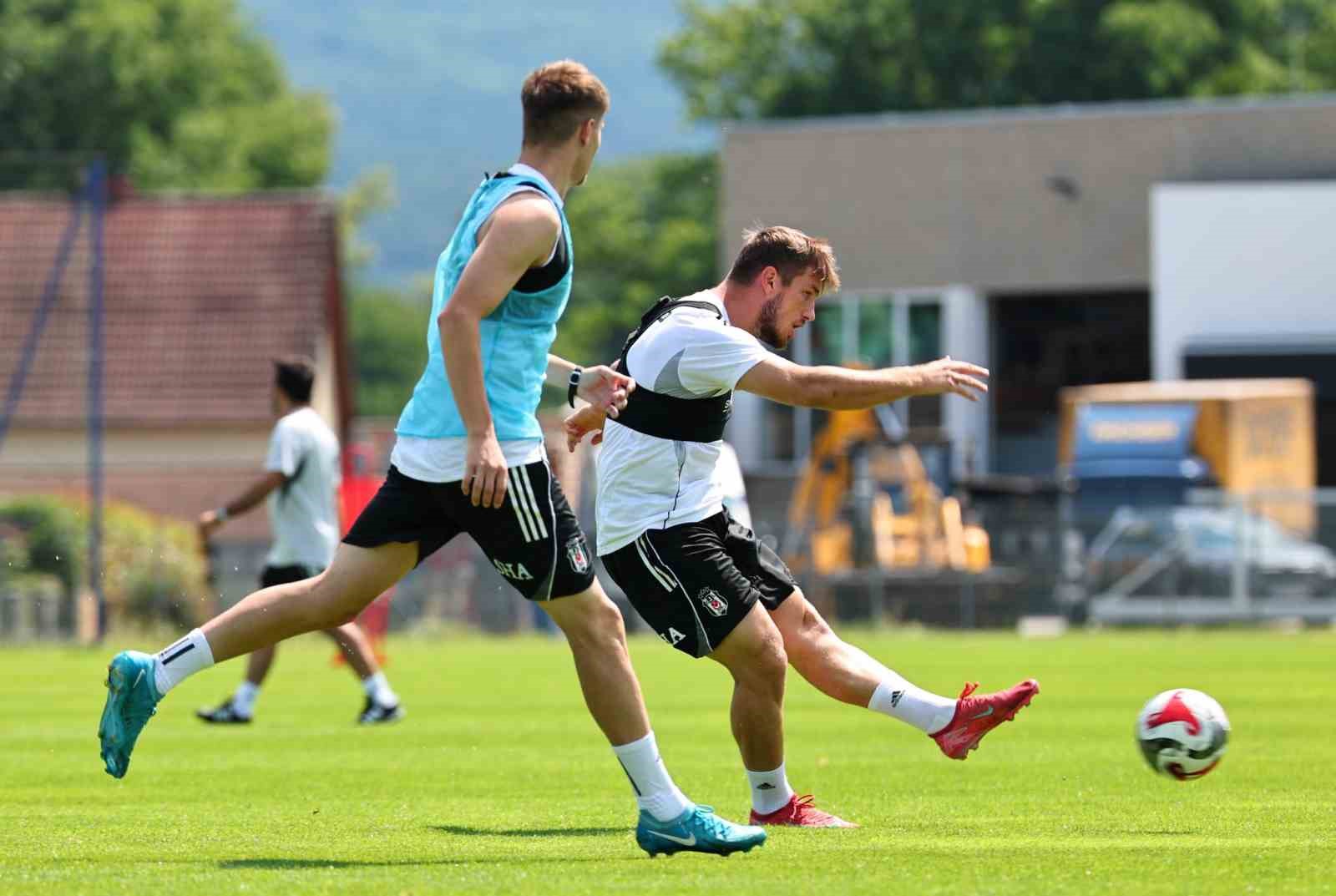 Beşiktaş, günü iki antrenmanla tamamladı 