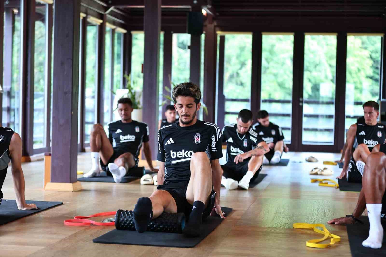 Beşiktaş, günü iki antrenmanla tamamladı 