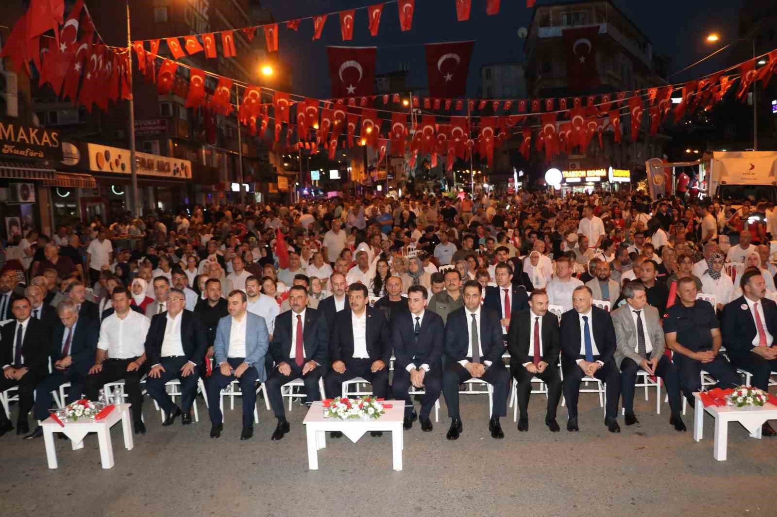 Zonguldak’ta 15 Temmuz’un yıldönümünde demokrasi nöbeti tutuldu 