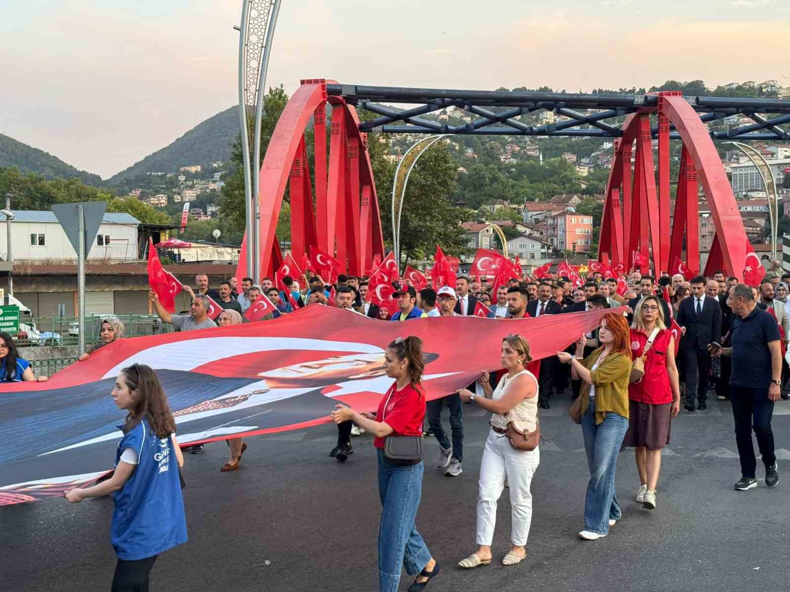 Zonguldak’ta 15 Temmuz’un yıldönümünde demokrasi nöbeti tutuldu 