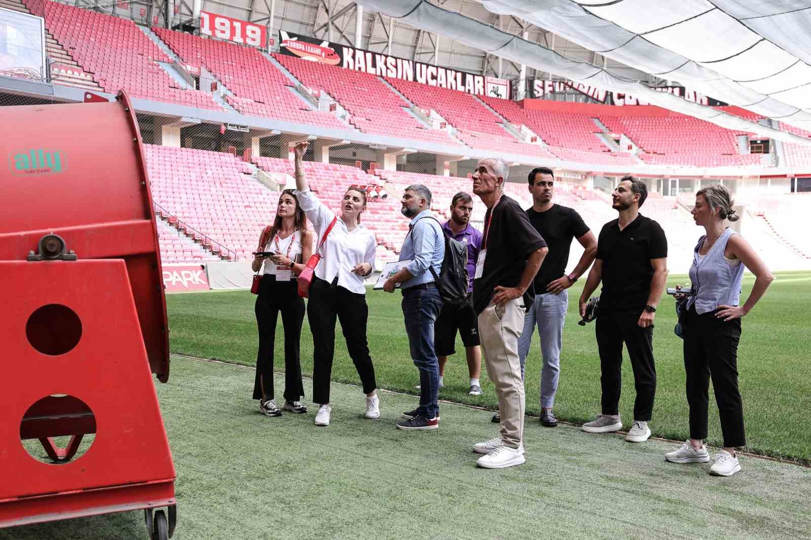 UEFA yetkilileri, Samsunspor’un stadını inceledi 