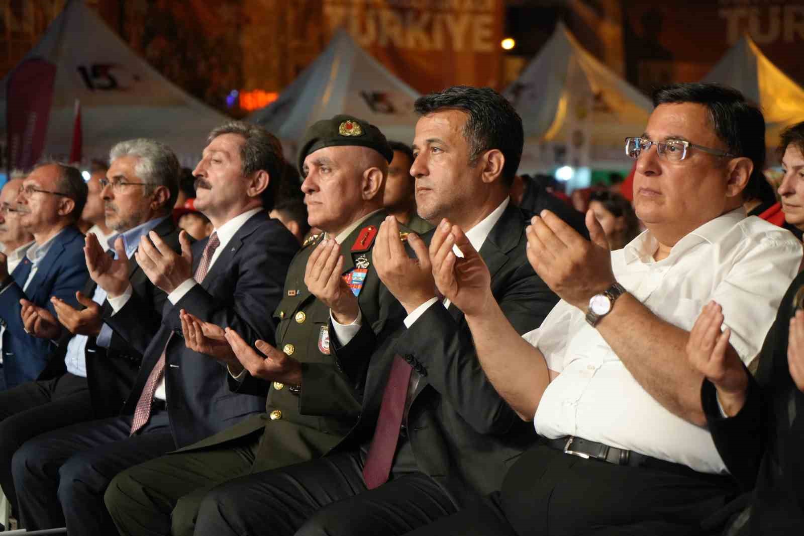 Gazi Tümgeneral Ala: 