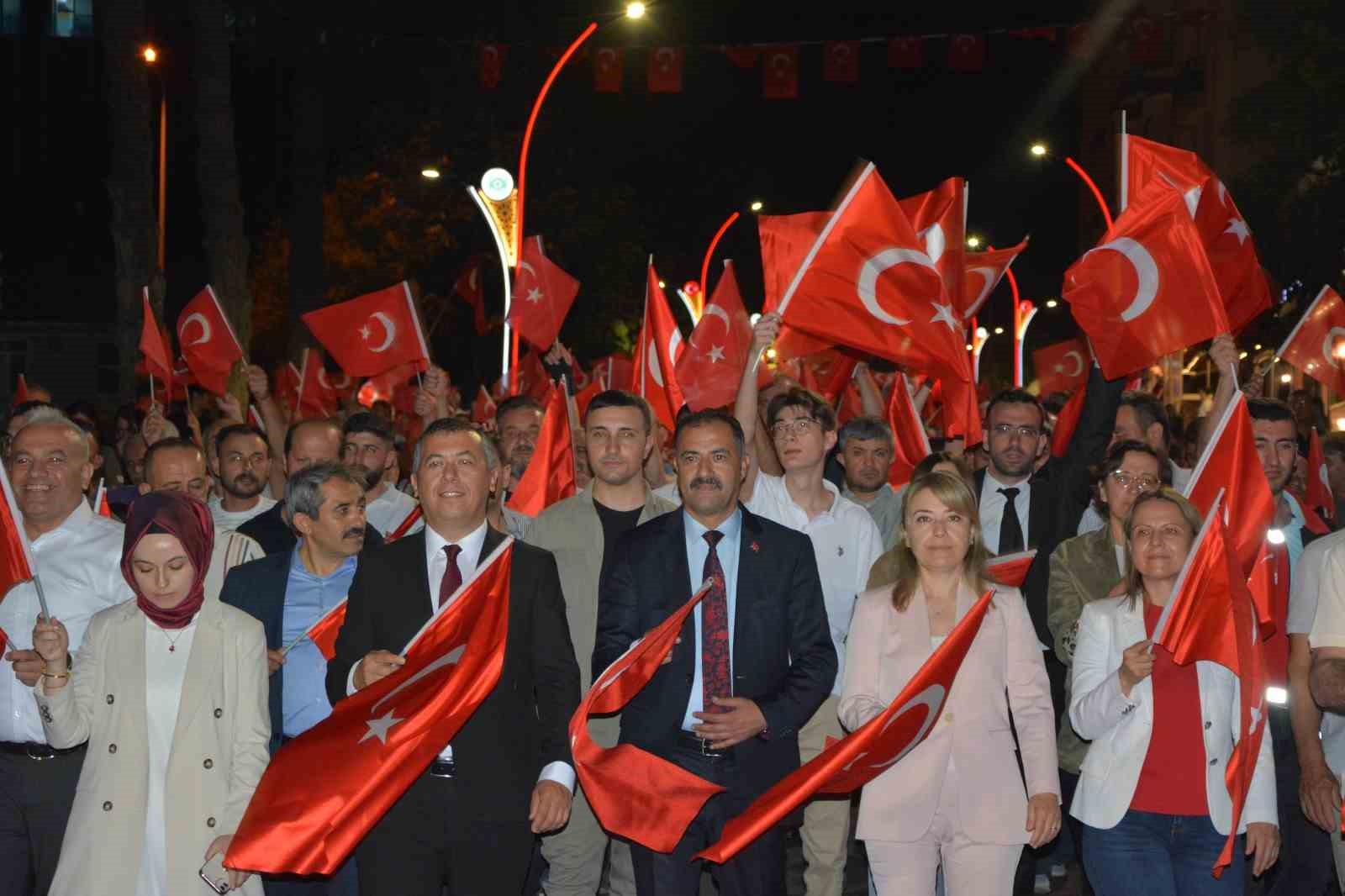 Demirci’de demokrasi nöbeti 