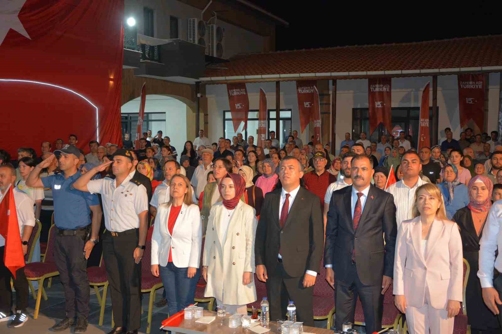 Demirci’de demokrasi nöbeti 