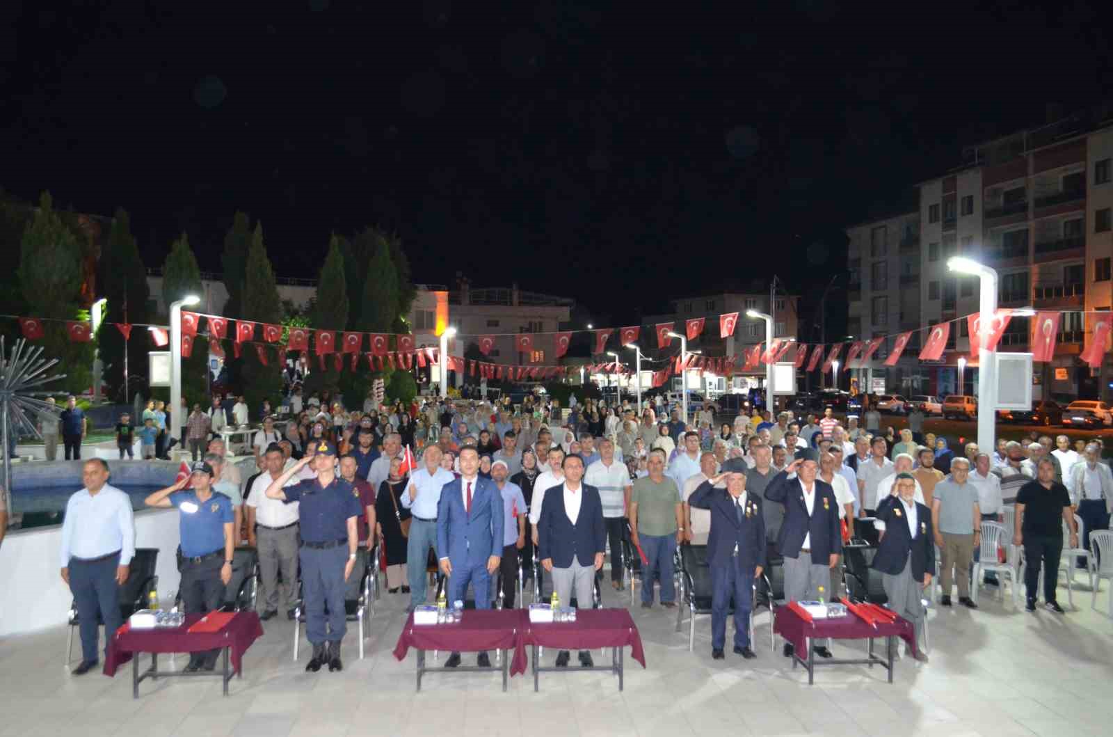 Vatandaşlar 15 Temmuz’da tek yumruk oldu 