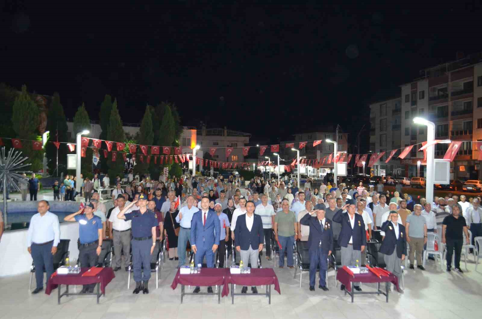 Vatandaşlar 15 Temmuz’da tek yumruk oldu 